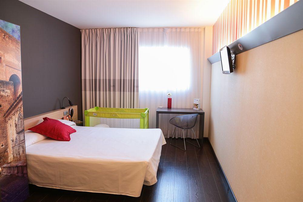 B&B Hotel Granada Pulianas Exteriör bild